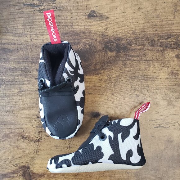 Pipsneaks Sz 4 Black + White Cow Print Floral Toddler Shoes - Picture 3 of 8